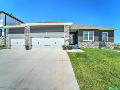17702 Hartman Ave, Omaha, NE 68116