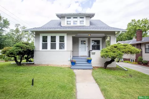 1102 N 49th St, Omaha, NE 68104