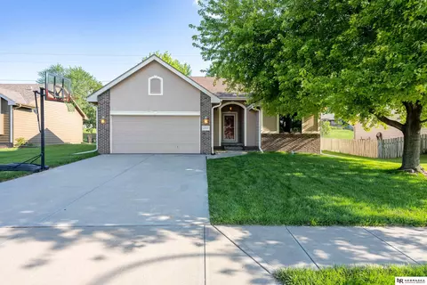 21815 Hilltop Ave, Gretna, NE 68028