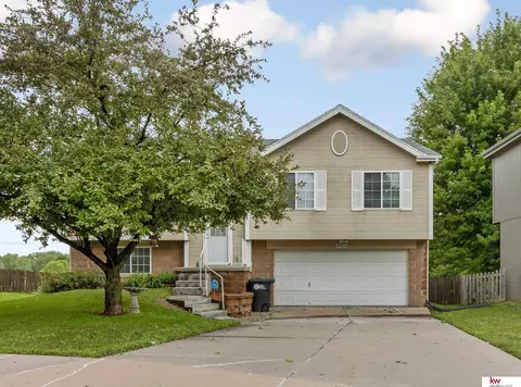 8924 N 78 Avenue Cir, Omaha, NE 68122