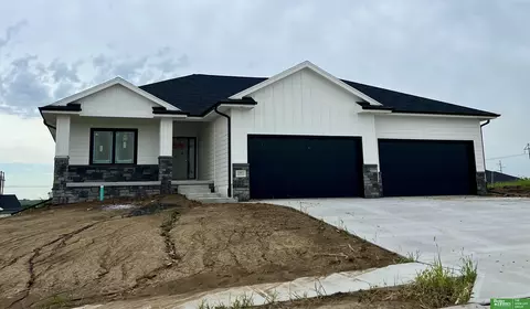 10911 Ranch Dr, Papillion, NE 68046