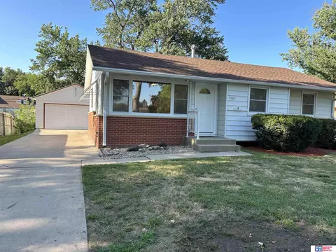 5040 Myrtle St, Lincoln, NE 68506