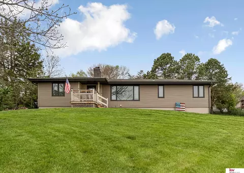 506 Sivers Rd, Glenwood, IA 51534