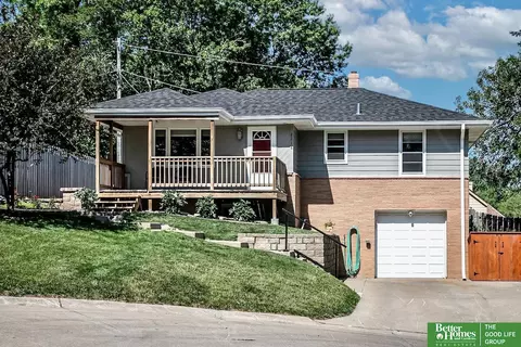 2218 S 50th Avenue Cir, Omaha, NE 68106