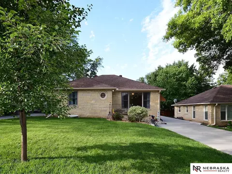 3911 C St, Lincoln, NE 68510