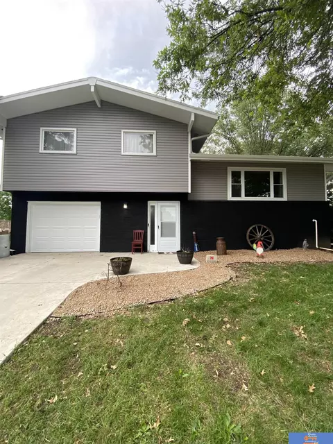 1718 N 14th St, Beatrice, NE 68310