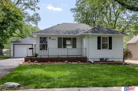 6727 Orchard St, Lincoln, NE 68505