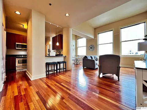300 S 16 St #1306, Omaha, NE 68102