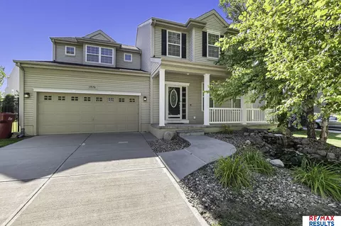 1576 N 208 St, Omaha, NE 68022