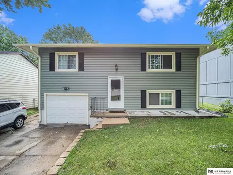 4720 Goldenrod Ln, Lincoln, NE 68512