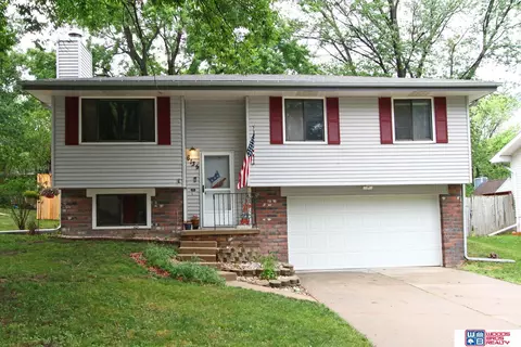 6135 NW 10th St, Lincoln, NE 68521