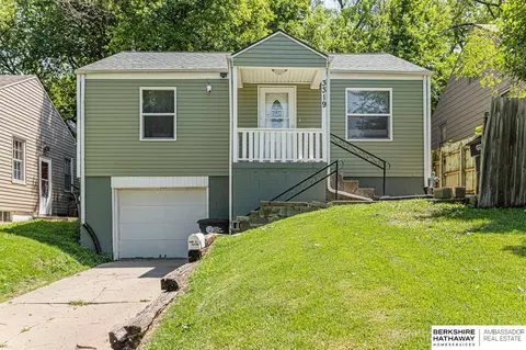 3319 N 40th St, Omaha, NE 68111