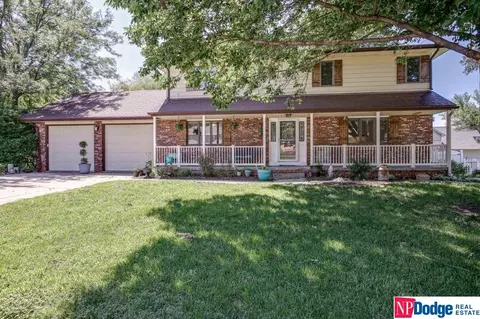 410 Brentwood Dr, Gretna, NE 68028
