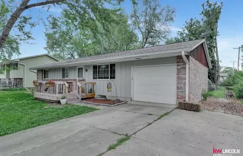 2634 Austin Dr, Lincoln, NE 68506