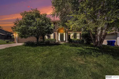 8216 S 101 St, La Vista, NE 68128