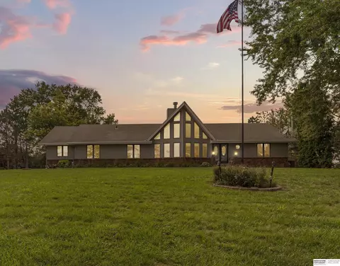 17904 Nicholas Rd, Plattsmouth, NE 68048