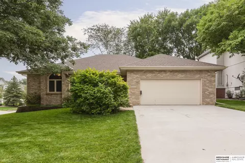2304 Nelsons Creek Dr, Omaha, NE 68116