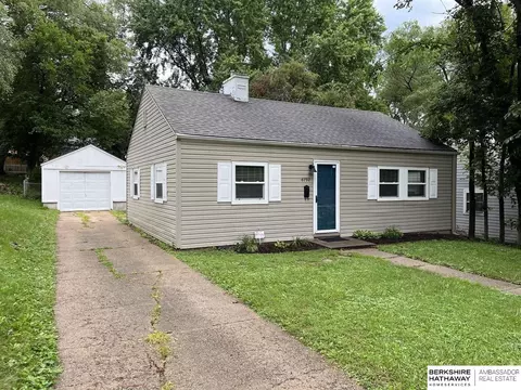 6792 Hamilton St, Omaha, NE 68132