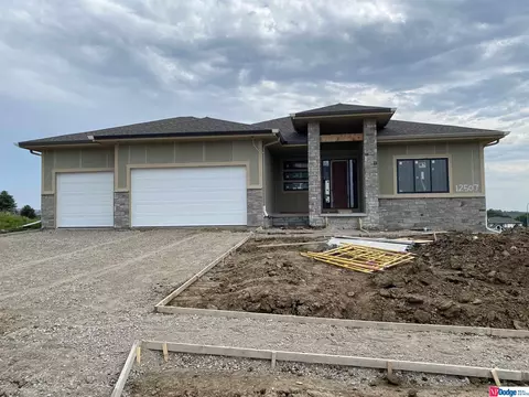 12507 Carpenter St, Papillion, NE 68046
