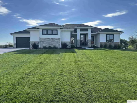 4504 S 221 St, Elkhorn, NE 68022