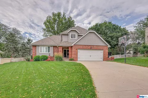 16347 Oak Cir, Omaha, NE 68130