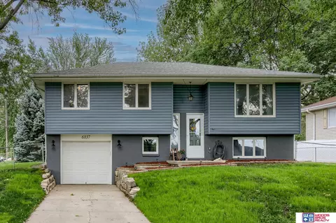 6837 Dudley St, Lincoln, NE 68505