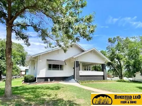 1203 6th St, Fairbury, NE 68352