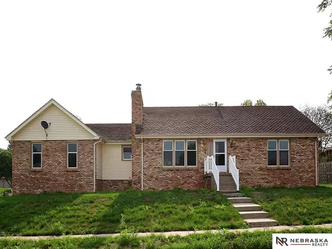 4955 Lakeshore Dr, Omaha, NE 68135