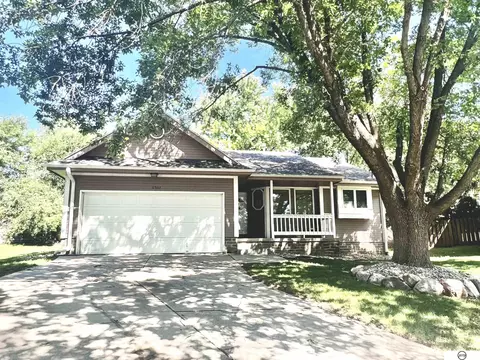 11307 Hartman Cir, Omaha, NE 68164