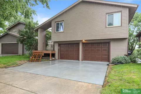 8125 Hanover St, Omaha, NE 68122