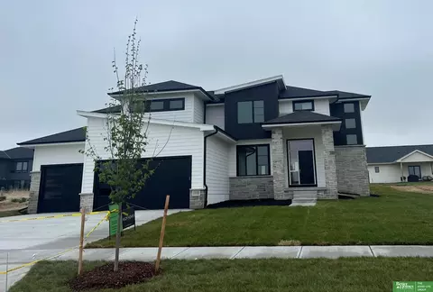 18108 Corby St, Elkhorn, NE 68022