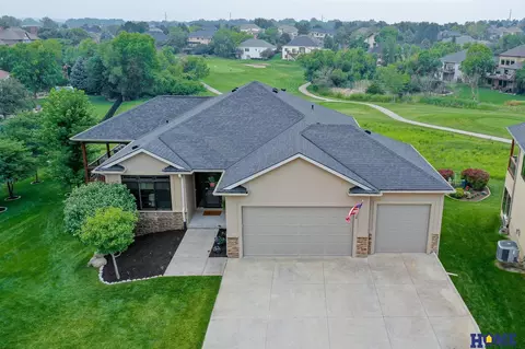 8904 8900 Sandhills Ct, Lincoln, NE 68526