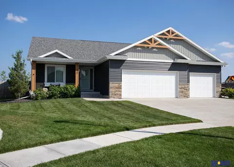 11420 N 146th Ct, Waverly, NE 68462