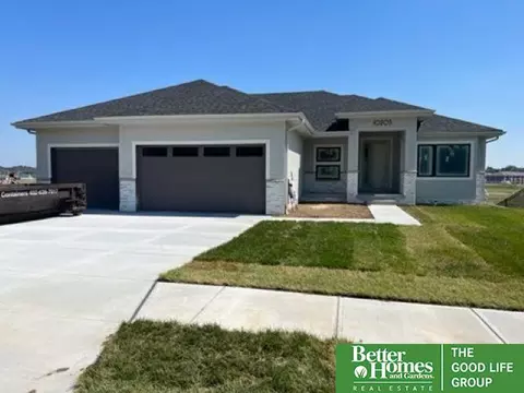 10203 S 98th St, Papillion, NE 68046