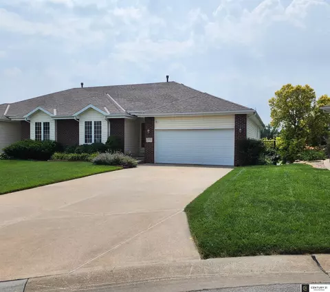 2713 Lakeview Cir, Plattsmouth, NE 68048