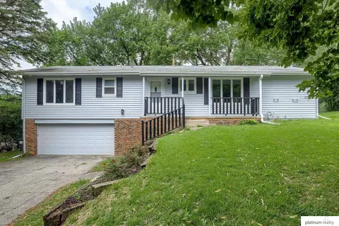 7012 N 50 St, Omaha, NE 68152