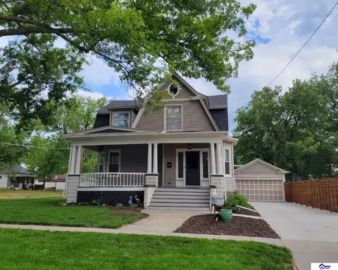 644 E 7th St, York, NE 68467