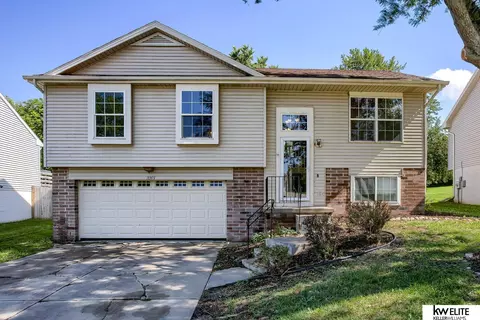 3203 Blackhawk Dr, Bellevue, NE 68123