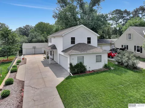 2902 S 40th St, Lincoln, NE 68506