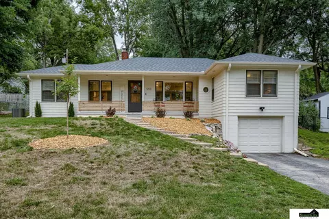 553 S 87 Cir, Omaha, NE 68114