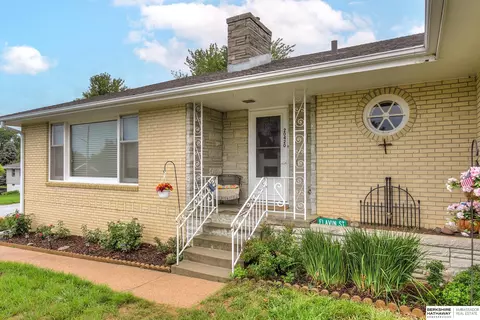 20420 Flavin St, Elkhorn, NE 68022