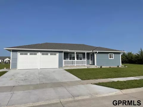 1315 Valley St, Holdrege, NE 68949