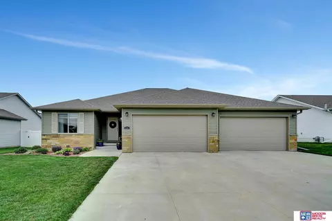 9521 N 144th St, Waverly, NE 68462