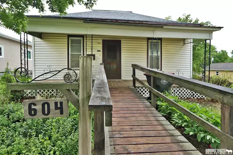 604 S 9th St, Beatrice, NE 68310