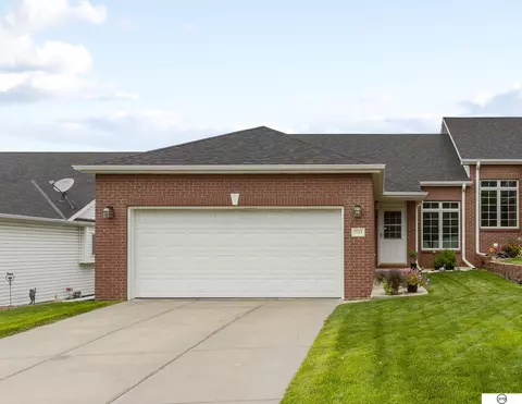 2844 Porter Ridge Rd, Lincoln, NE 68516
