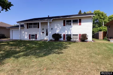 1758 E 19th St, Fremont, NE 68025