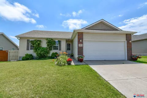 9571 Mortensen Ct, Lincoln, NE 68526