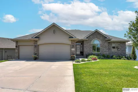 5303 Carrick St, Council Bluffs, IA 51503