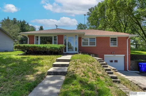 136 Chippewa Cir, Gretna, NE 68028