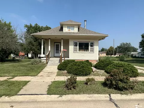 304 N Maple St, Davenport, NE 68335